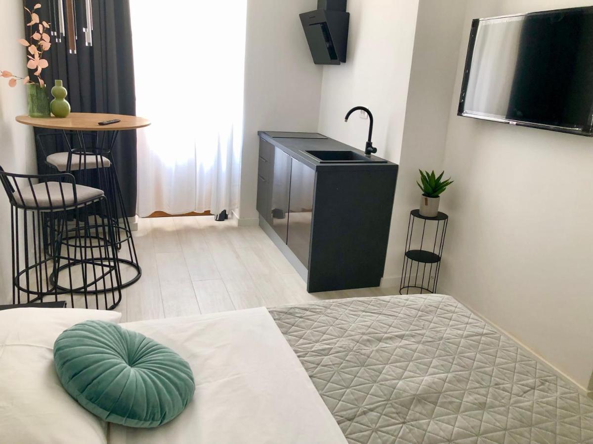 Hedone City Luxury Apartments With Free Parking 普拉 外观 照片