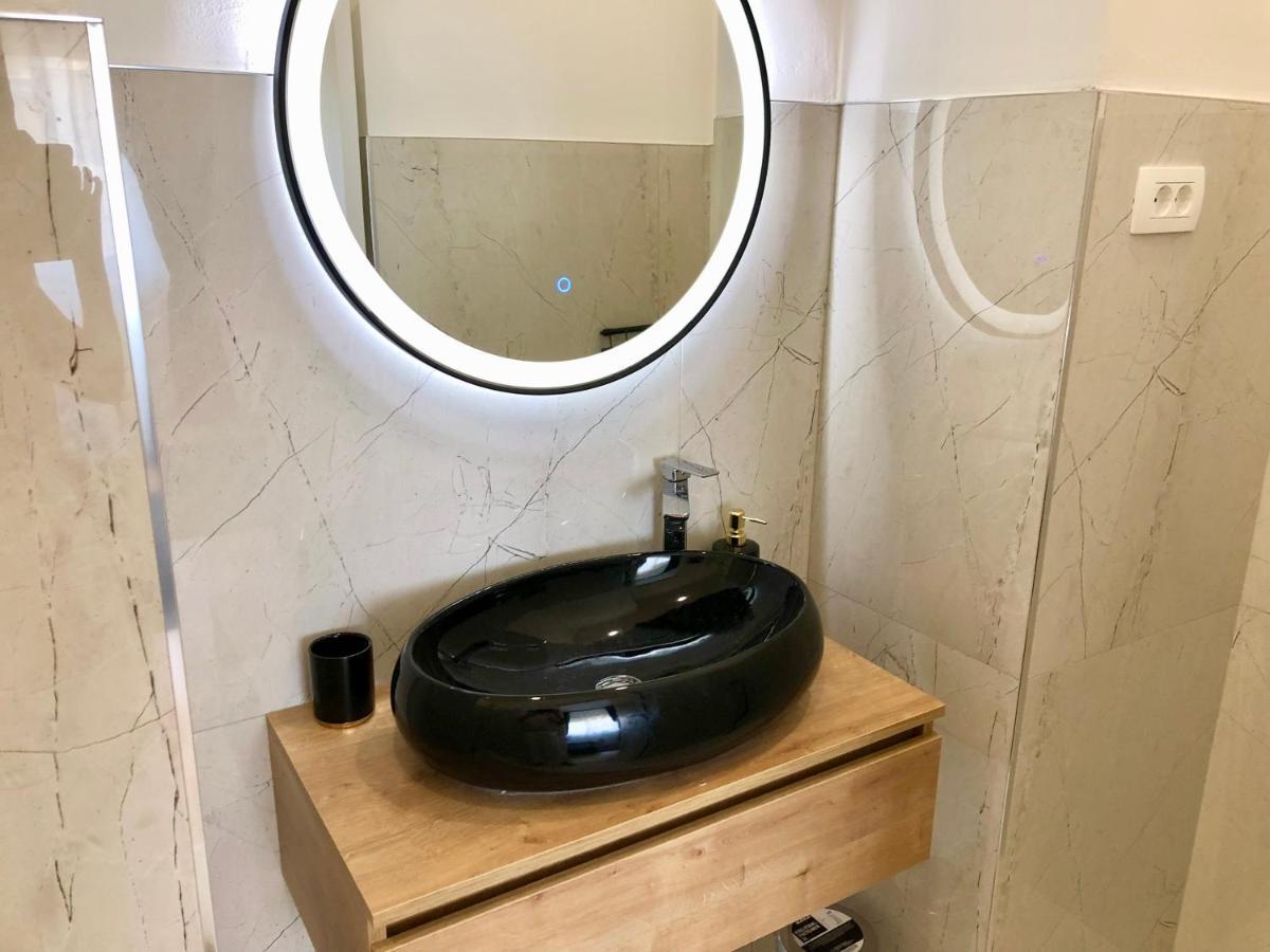 Hedone City Luxury Apartments With Free Parking 普拉 外观 照片