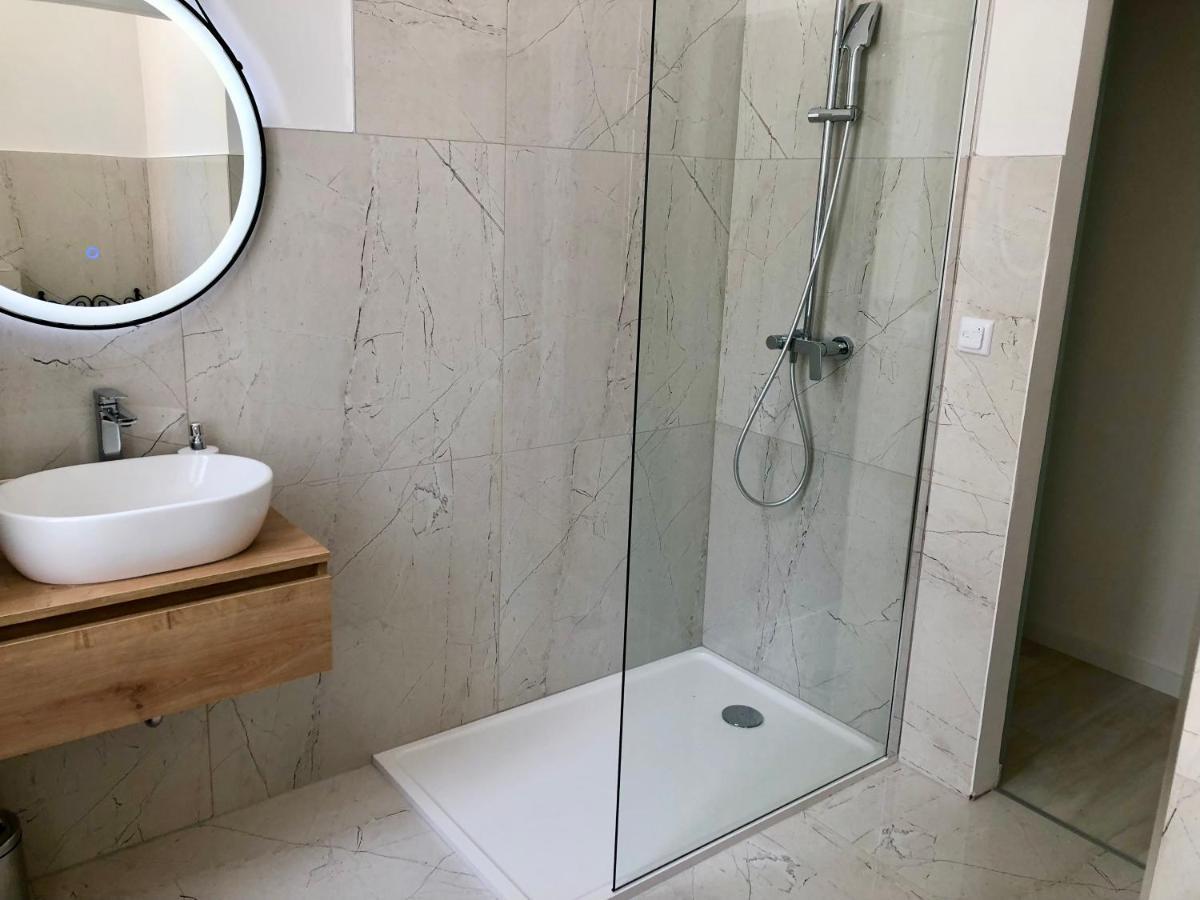 Hedone City Luxury Apartments With Free Parking 普拉 外观 照片