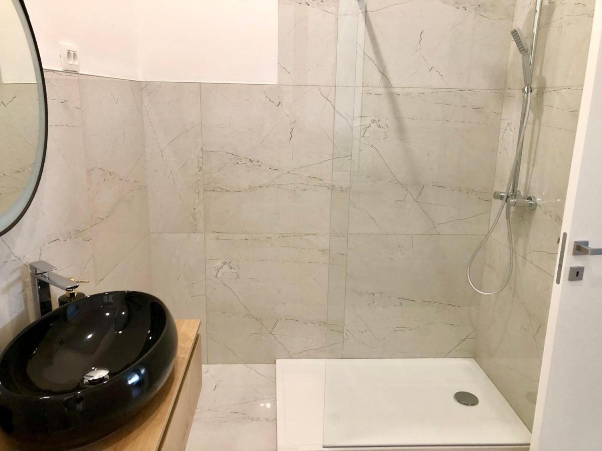 Hedone City Luxury Apartments With Free Parking 普拉 外观 照片