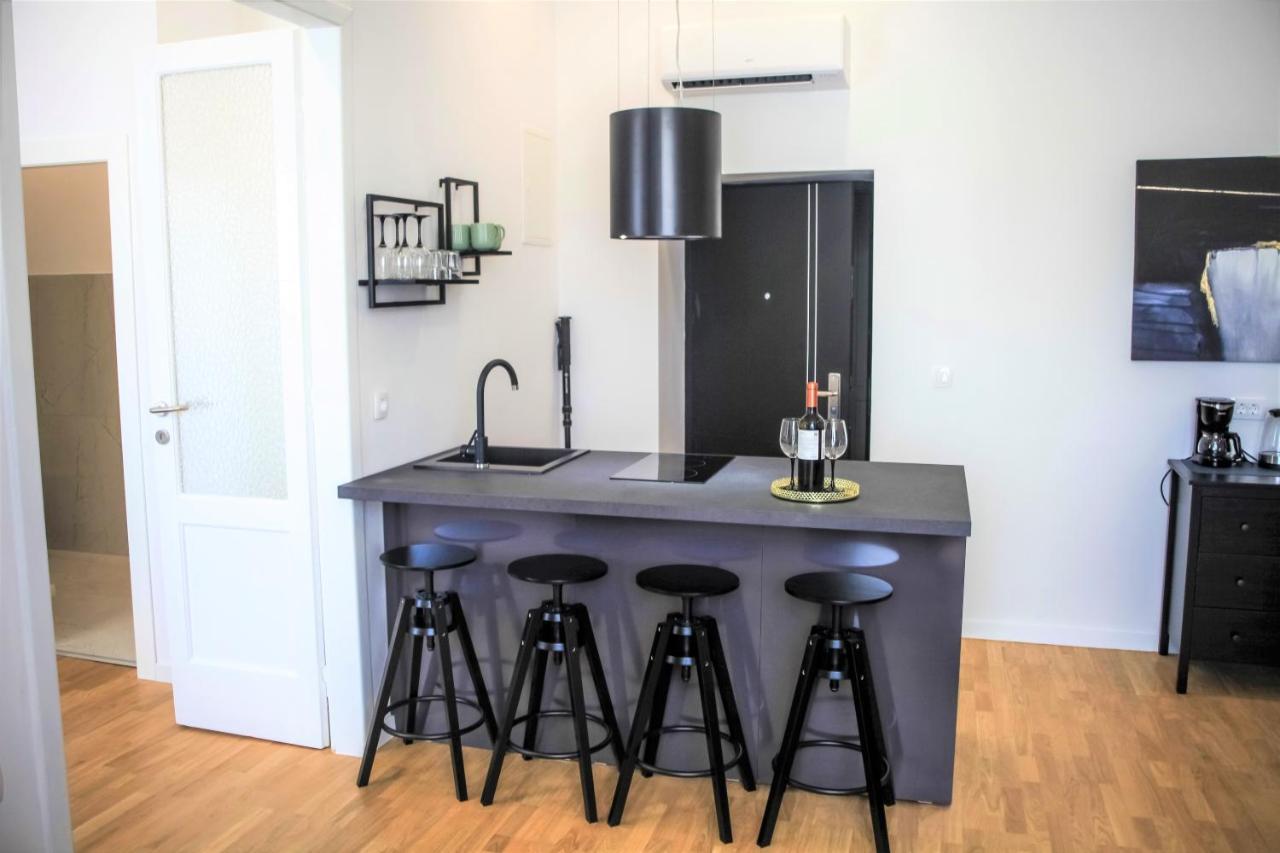 Hedone City Luxury Apartments With Free Parking 普拉 外观 照片